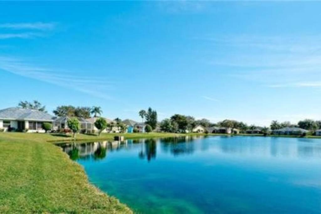 Craig House With Heated Pool On Small Lake ブレーデントン エクステリア 写真